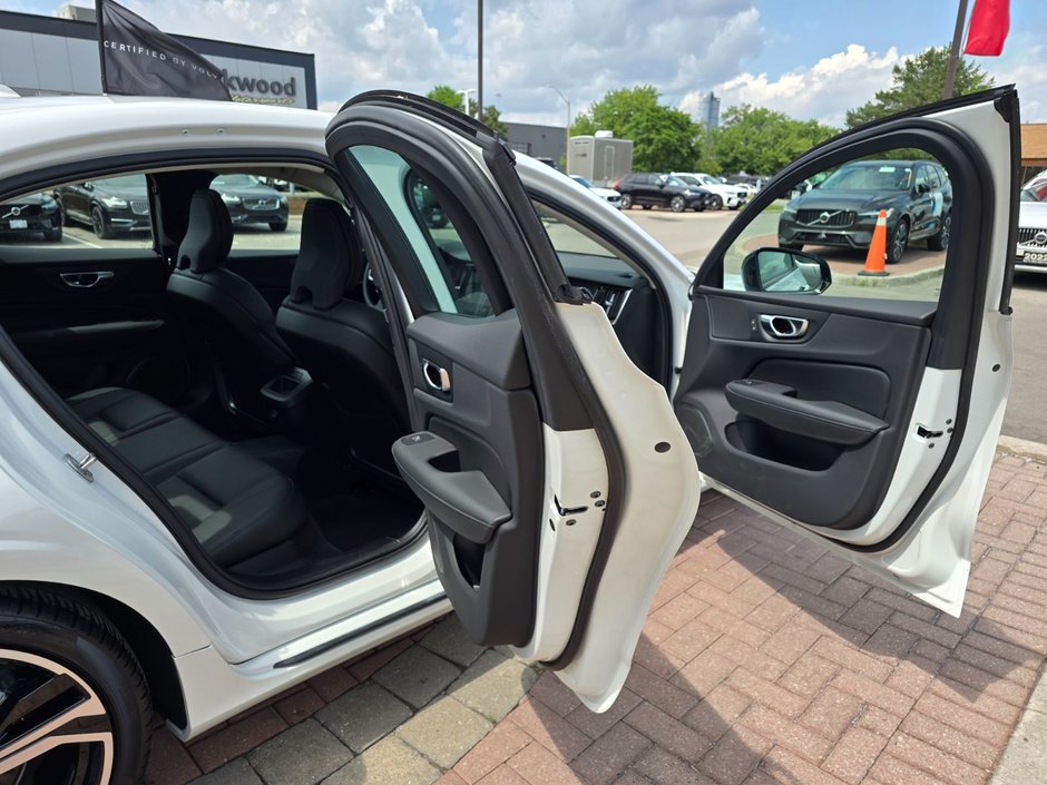2024 Volvo S60 PLUS DARK THEME-8