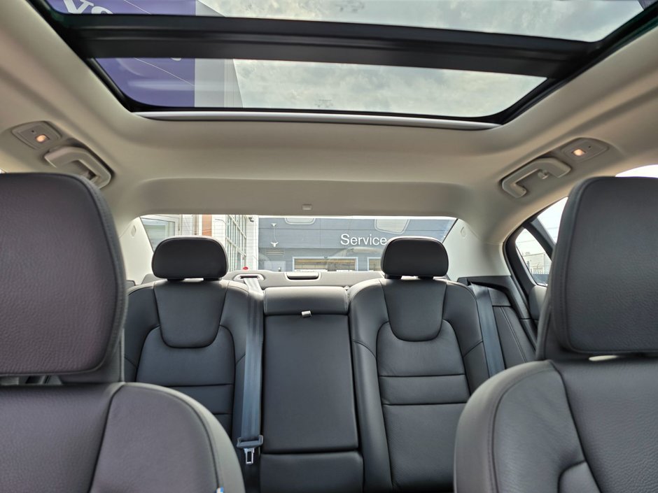 2024 Volvo S60 PLUS DARK THEME-6