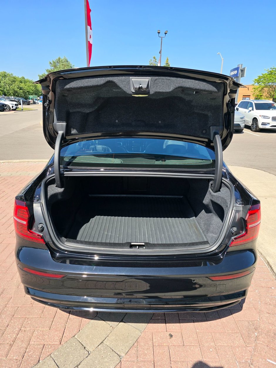 2024 Volvo S60 PLUS DARK THEME-15