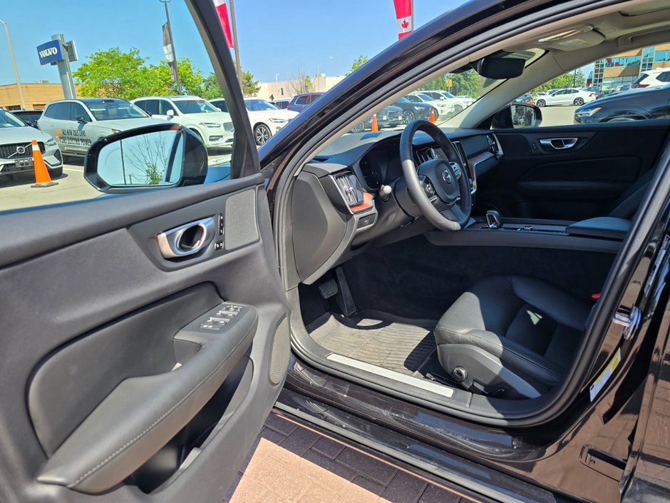 2024 Volvo S60 PLUS DARK THEME-10