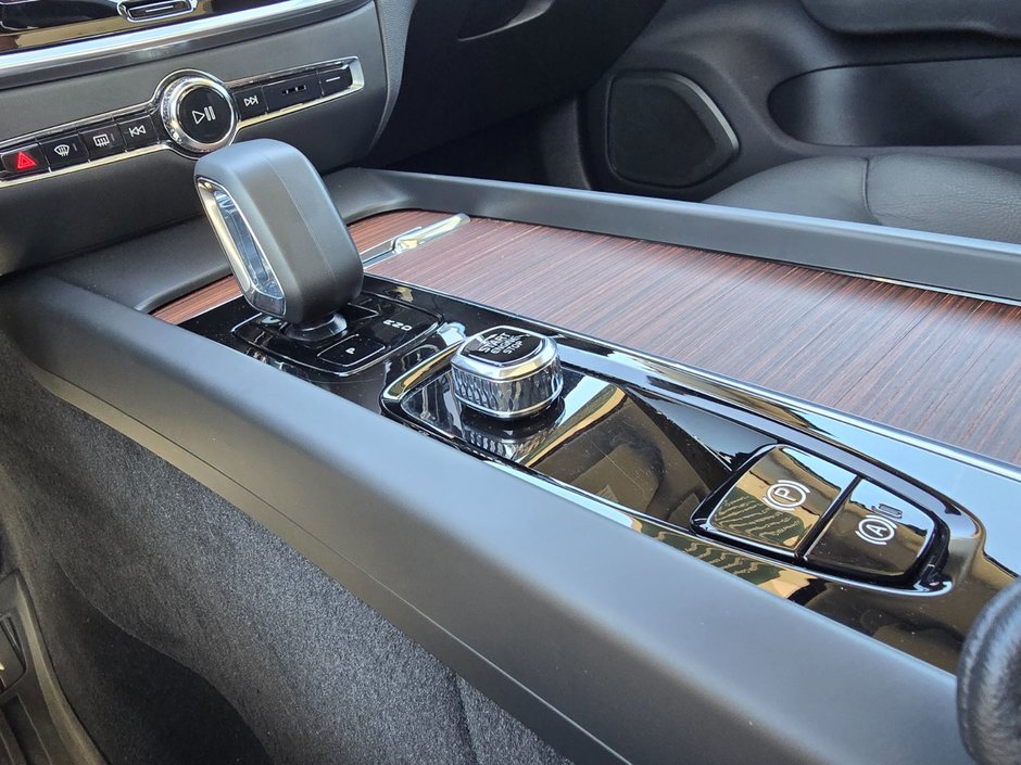2024 Volvo S60 PLUS DARK THEME-27