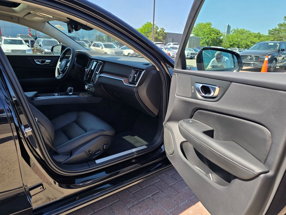 2024 Volvo S60 PLUS DARK THEME-21