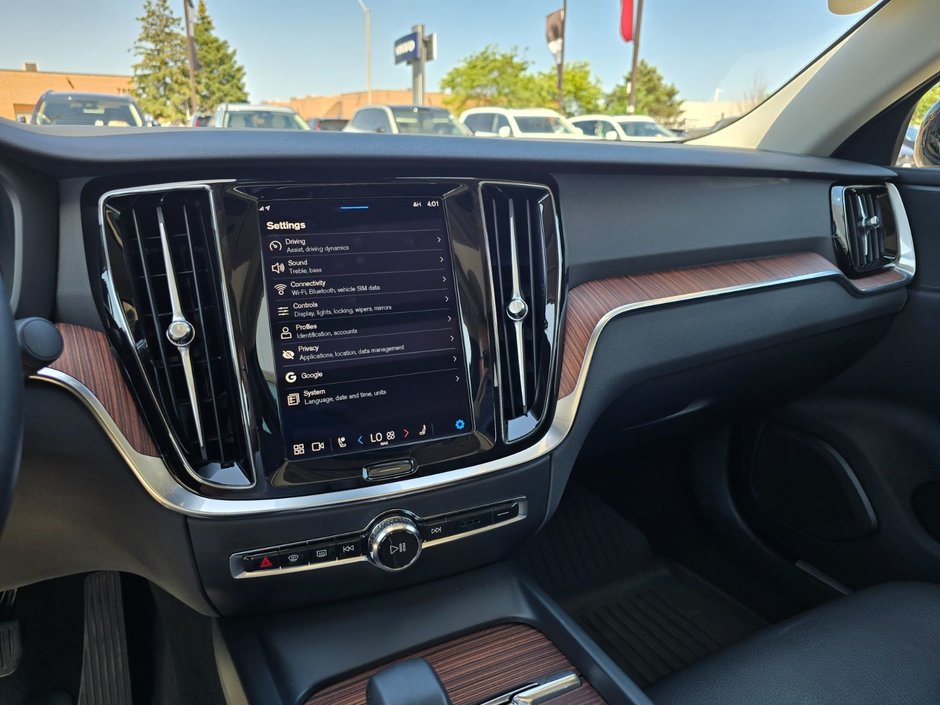 2024 Volvo S60 PLUS DARK THEME-26