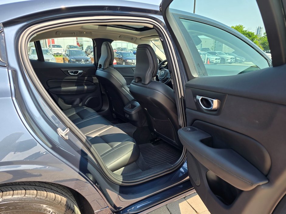 2024 Volvo S60 CORE DARK THEME-17