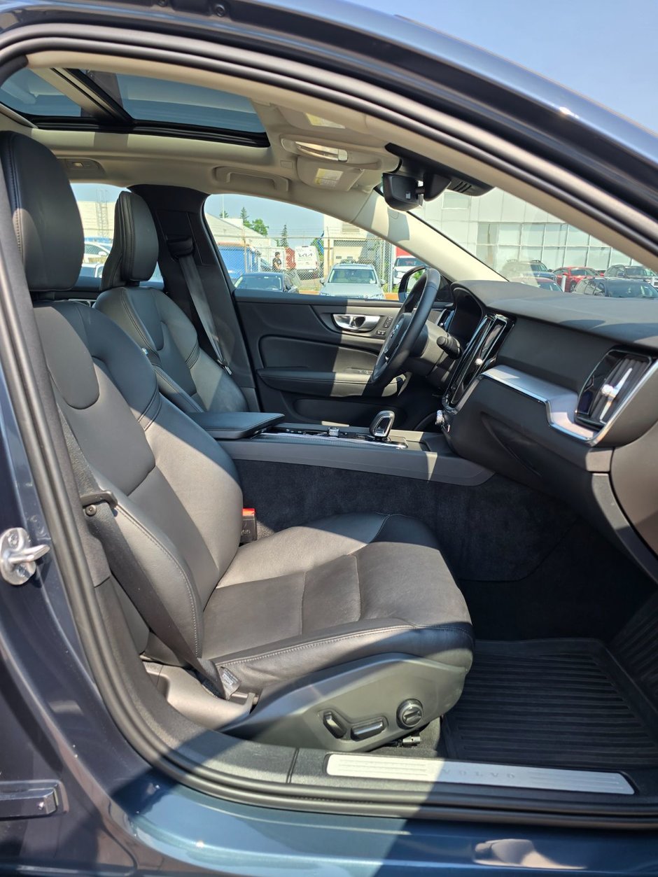 2024 Volvo S60 CORE DARK THEME-22