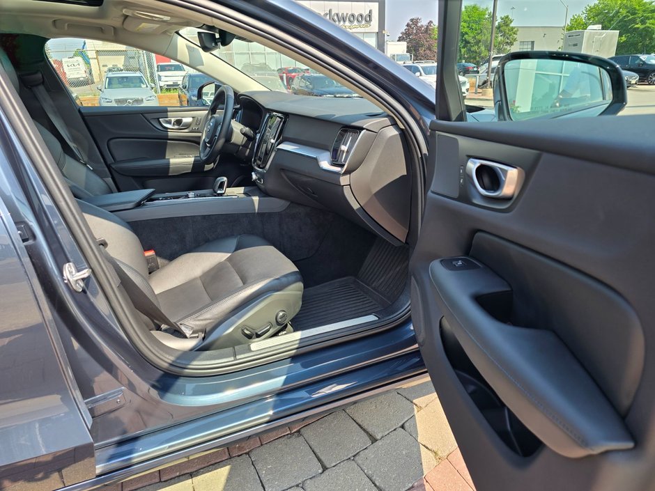 2024 Volvo S60 CORE DARK THEME-21