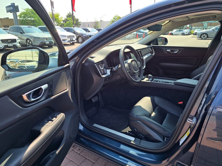 2024 Volvo S60 CORE DARK THEME-10