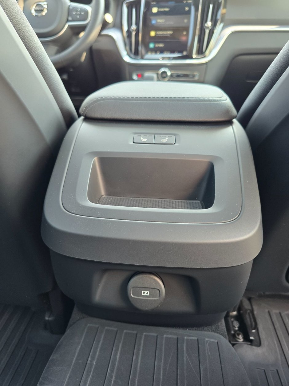 2024 Volvo S60 CORE DARK THEME-19