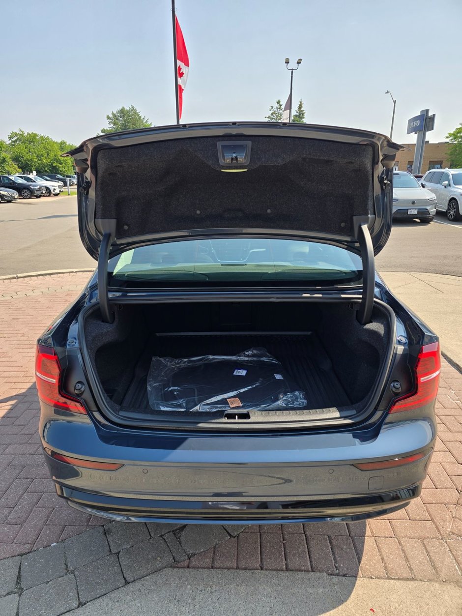 2024 Volvo S60 CORE DARK THEME-15