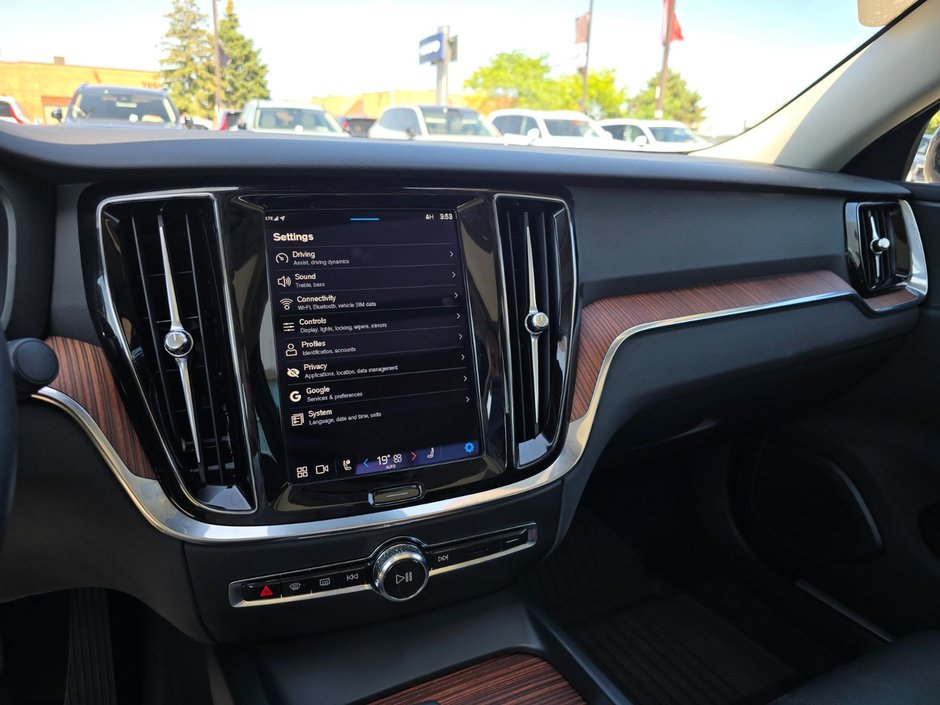 2024 Volvo S60 PLUS DARK THEME-25