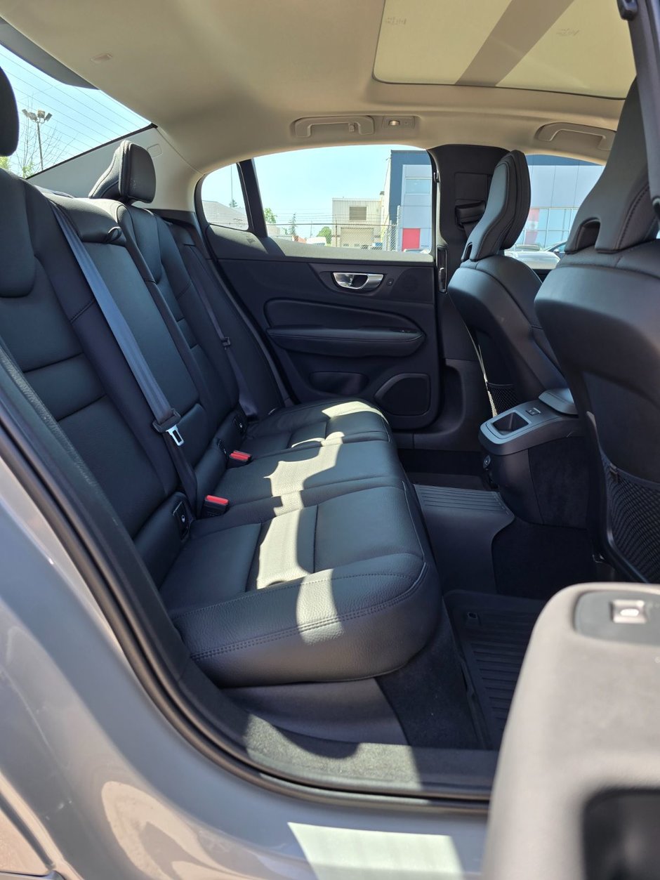 2024 Volvo S60 PLUS DARK THEME-17
