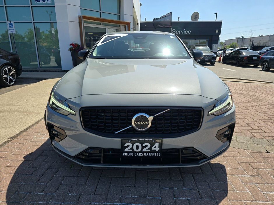 2024 Volvo S60 PLUS DARK THEME-3