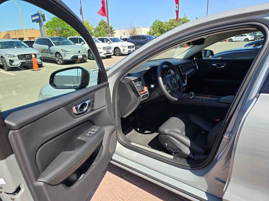 2024 Volvo S60 PLUS DARK THEME-10