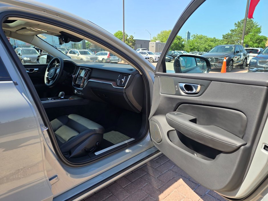 2024 Volvo S60 PLUS DARK THEME-20