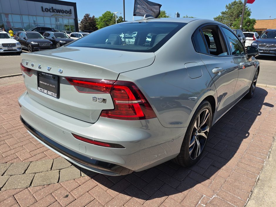 2024 Volvo S60 PLUS DARK THEME-14