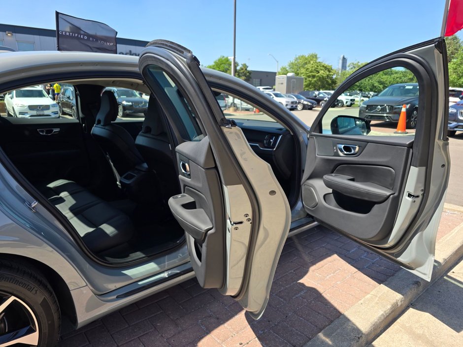 2024 Volvo S60 PLUS DARK THEME-8