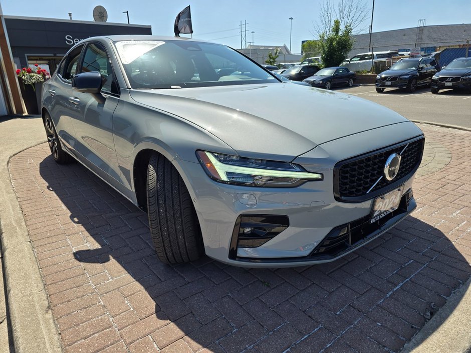 2024 Volvo S60 PLUS DARK THEME-5