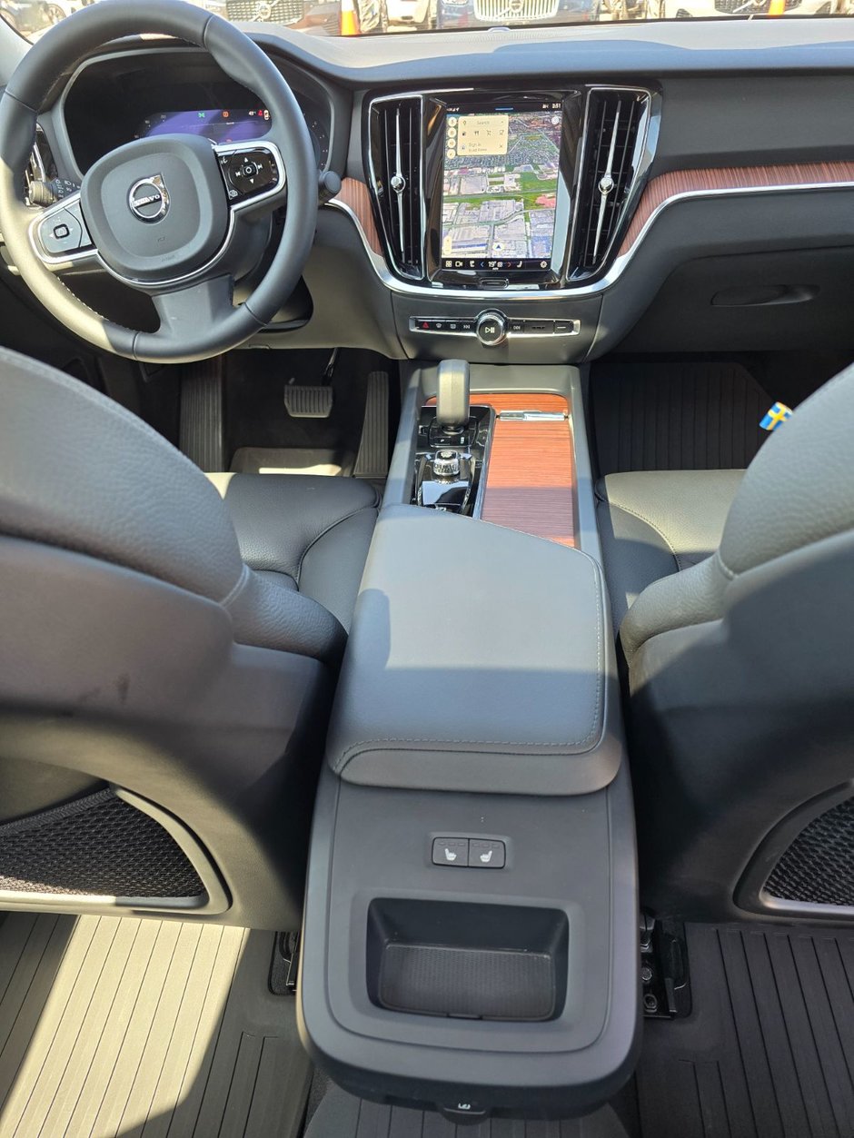 2024 Volvo S60 PLUS DARK THEME-19