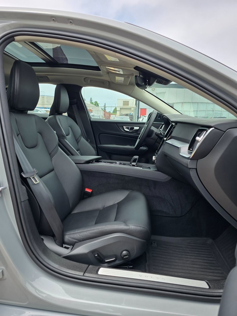 2024 Volvo S60 CORE DARK THEME-22