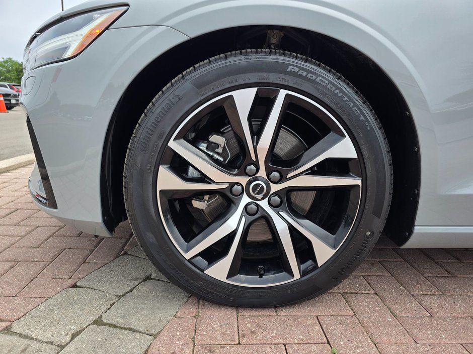 2024 Volvo S60 CORE DARK THEME-7