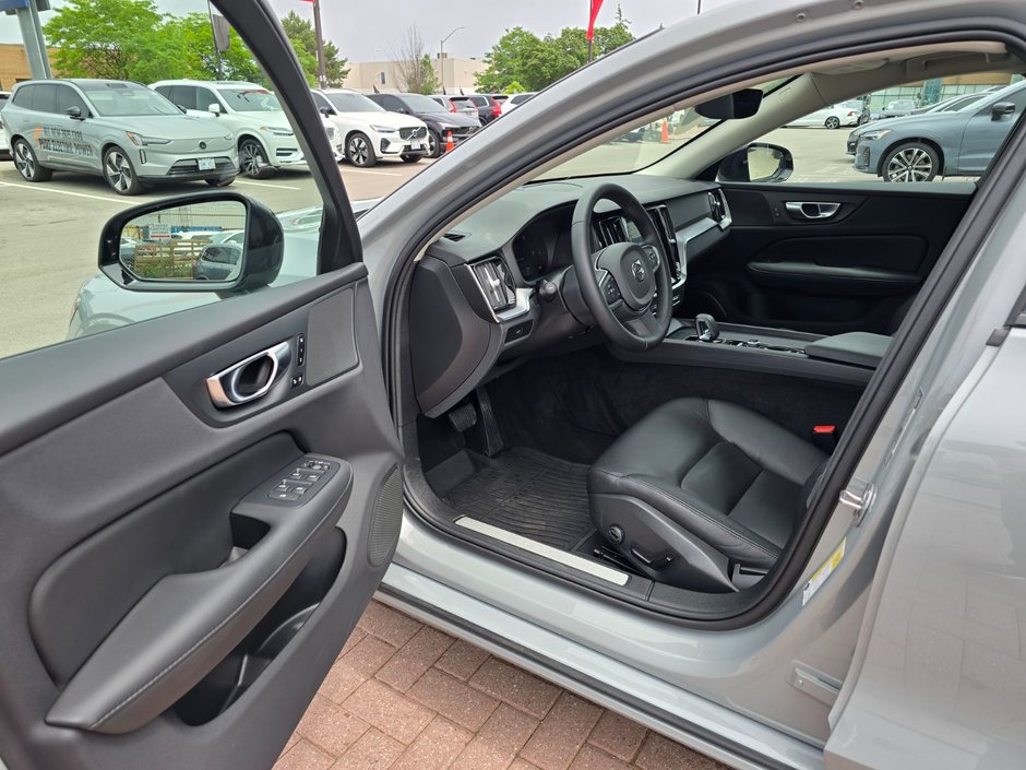 2024 Volvo S60 CORE DARK THEME-10