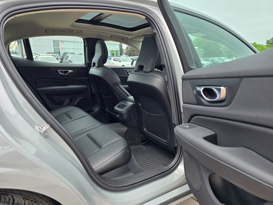 2024 Volvo S60 CORE DARK THEME-17