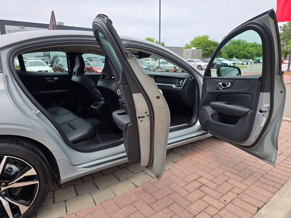 2024 Volvo S60 CORE DARK THEME-8