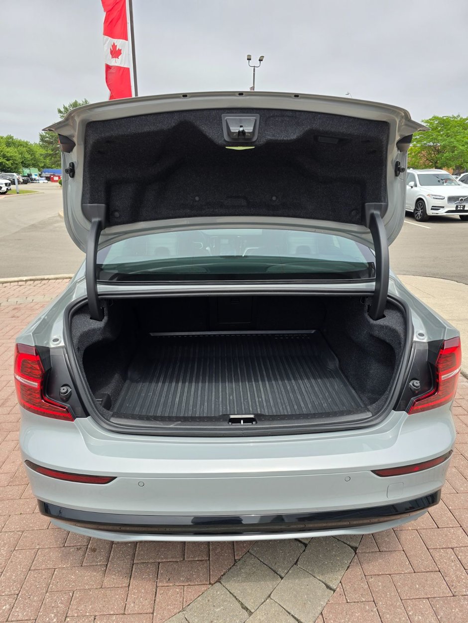 2024 Volvo S60 CORE DARK THEME-15