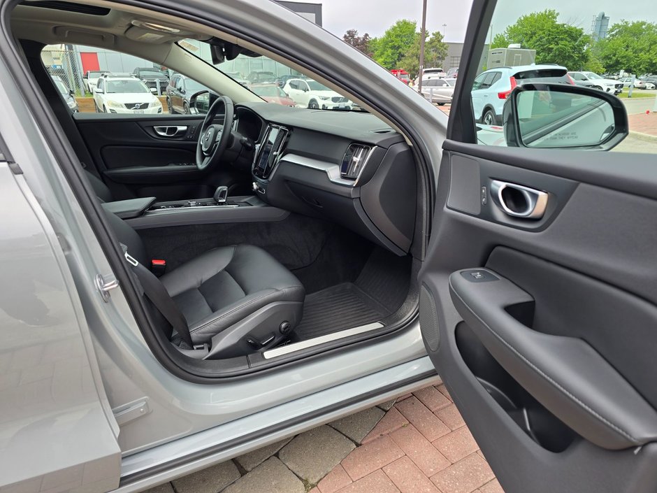 2024 Volvo S60 CORE DARK THEME-21