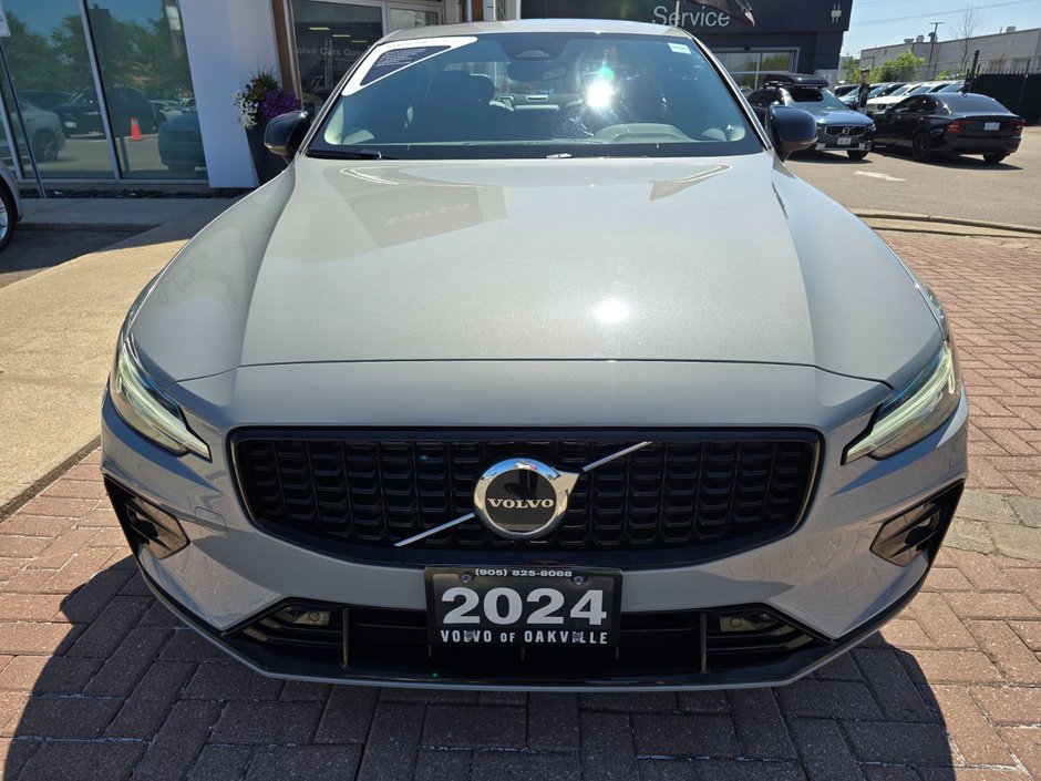 2024 Volvo S60 CORE DARK THEME-3