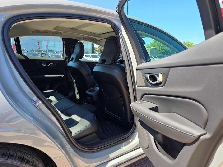 2024 Volvo S60 CORE DARK THEME-17