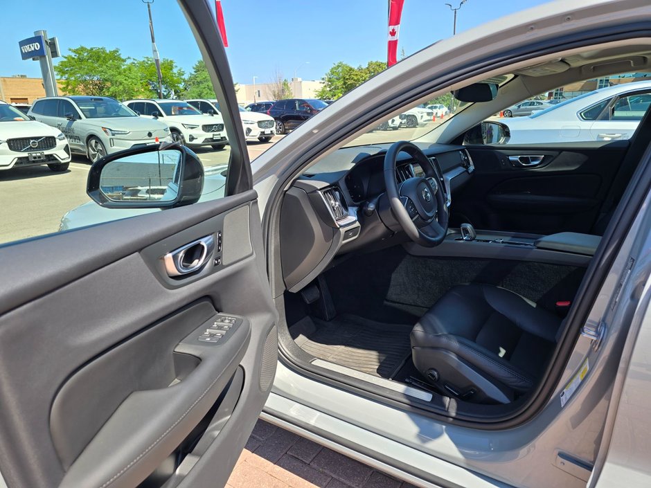 2024 Volvo S60 CORE DARK THEME-10