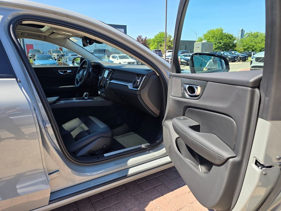 2024 Volvo S60 CORE DARK THEME-21