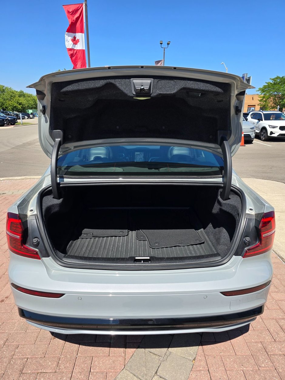 2024 Volvo S60 CORE DARK THEME-15