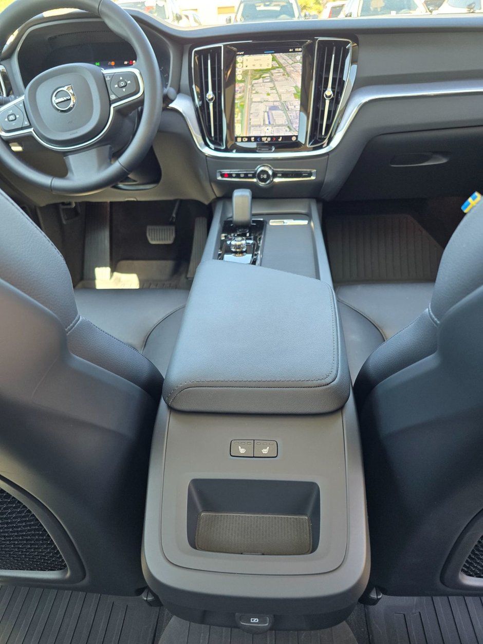 2024 Volvo S60 CORE DARK THEME-20