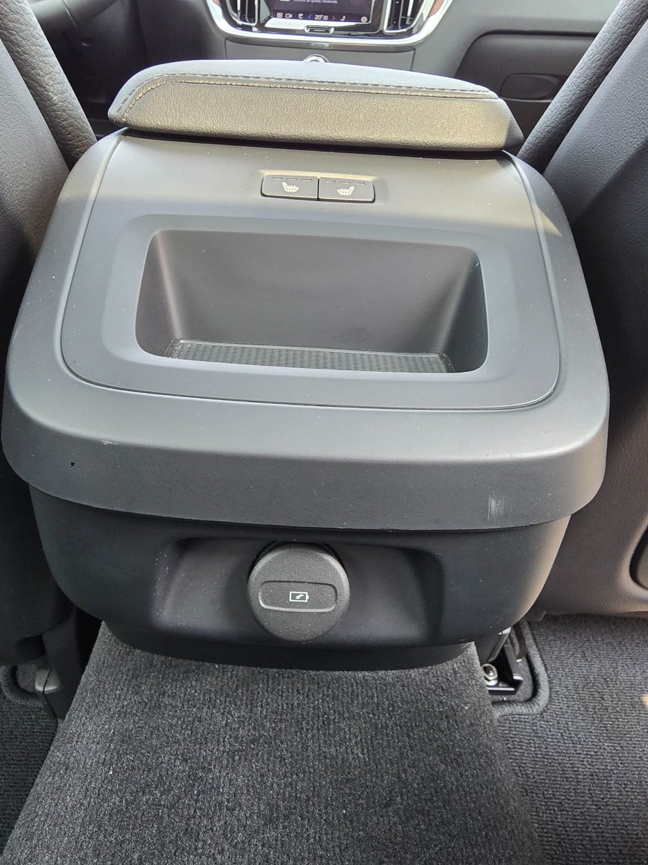2024 Volvo S60 PLUS DARK THEME-19