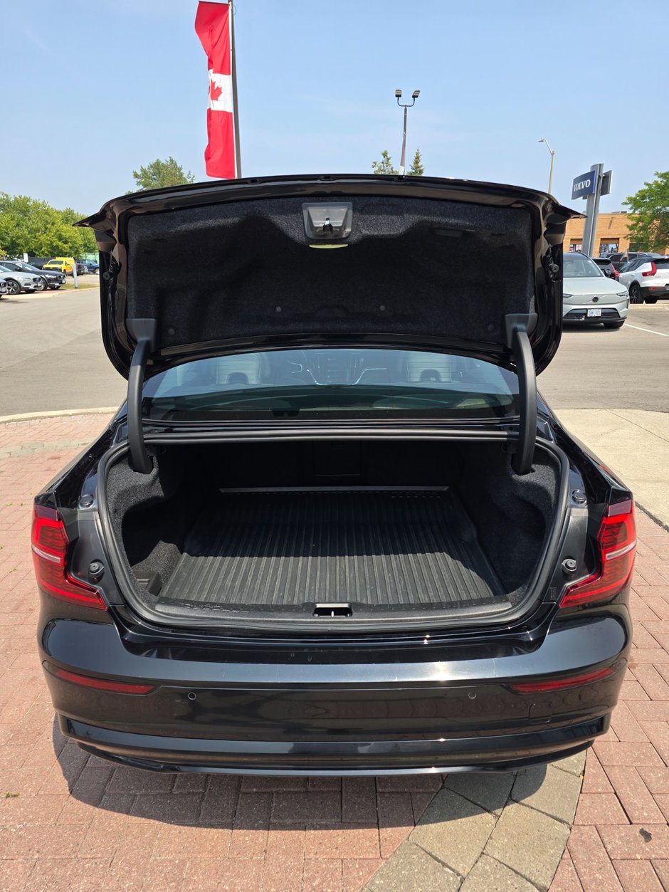 2024 Volvo S60 PLUS DARK THEME-15