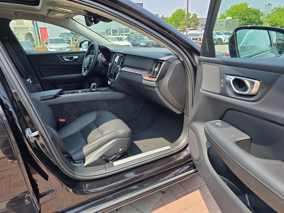 2024 Volvo S60 PLUS DARK THEME-21