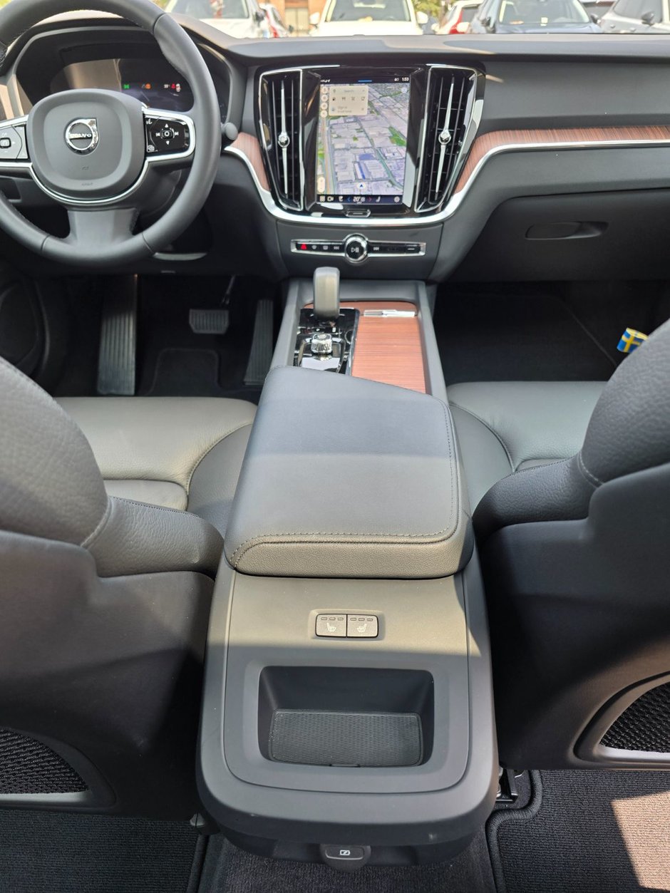 2024 Volvo S60 PLUS DARK THEME-20
