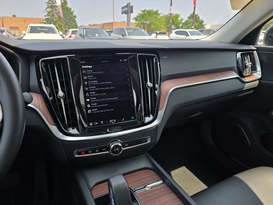 2024 Volvo S60 PLUS DARK THEME-26