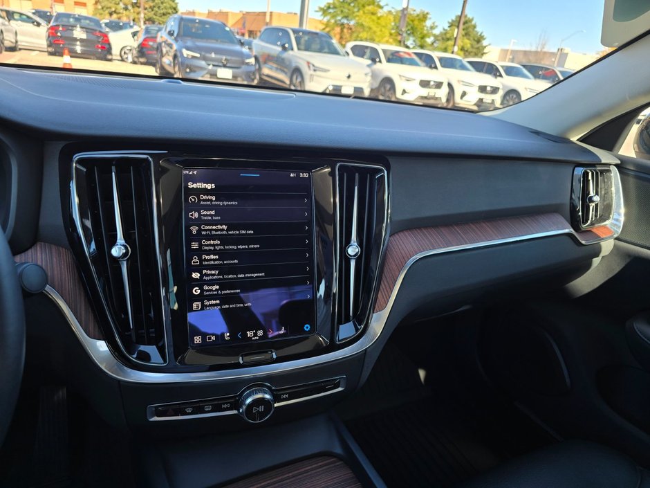 2024 Volvo S60 PLUS DARK THEME-26