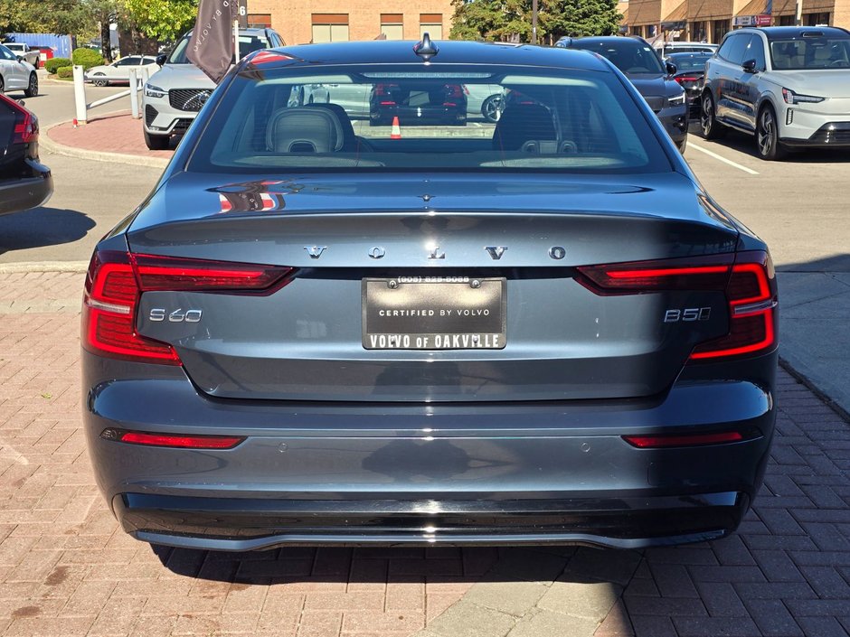 2024 Volvo S60 PLUS DARK THEME-12