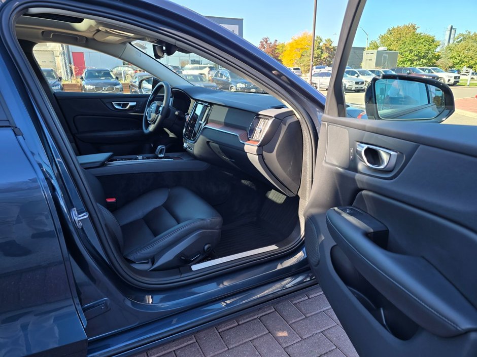 2024 Volvo S60 PLUS DARK THEME-20