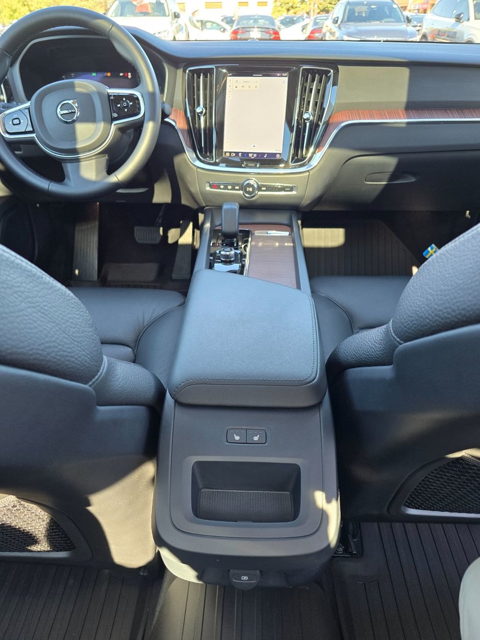 2024 Volvo S60 PLUS DARK THEME-19