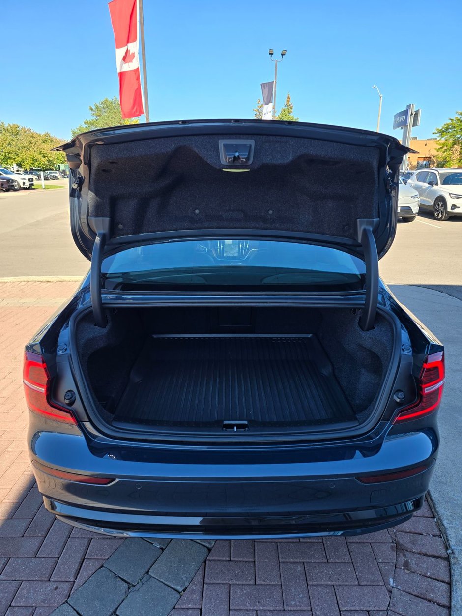 2024 Volvo S60 PLUS DARK THEME-14