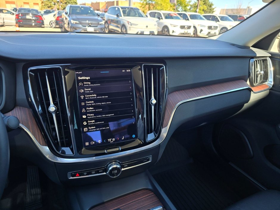 2024 Volvo S60 PLUS DARK THEME-26