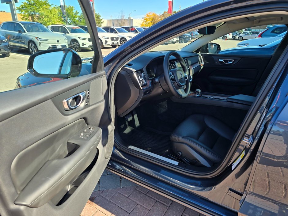 2024 Volvo S60 PLUS DARK THEME-10