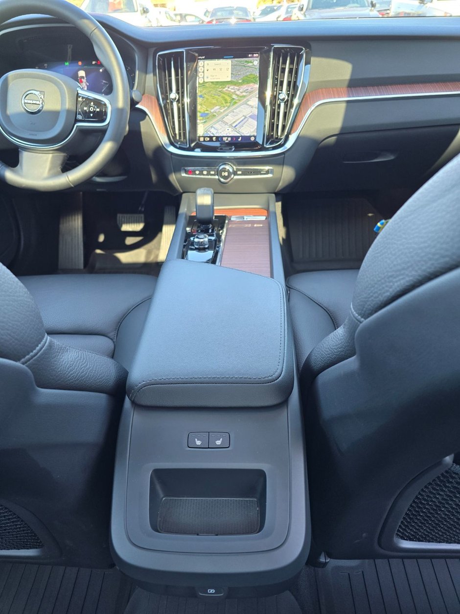 2024 Volvo S60 PLUS DARK THEME-19