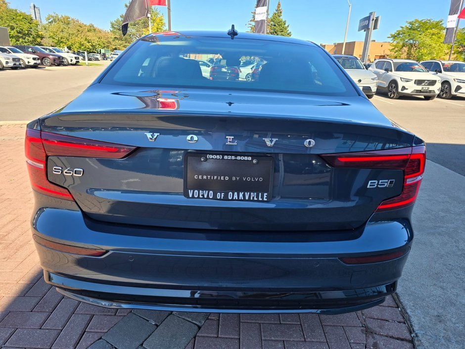 2024 Volvo S60 PLUS DARK THEME-12