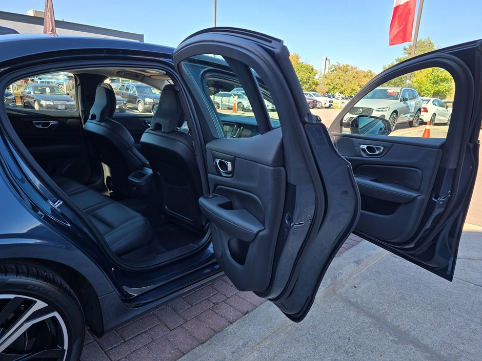 2024 Volvo S60 PLUS DARK THEME-8